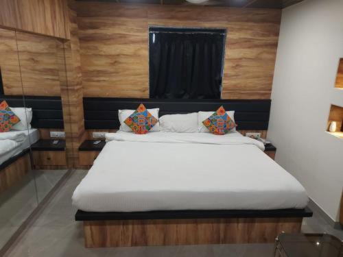 Glitz Hotels Sai Guest House - Nr Inorbit Mall Vashi Navi Mumbai Exterior photo