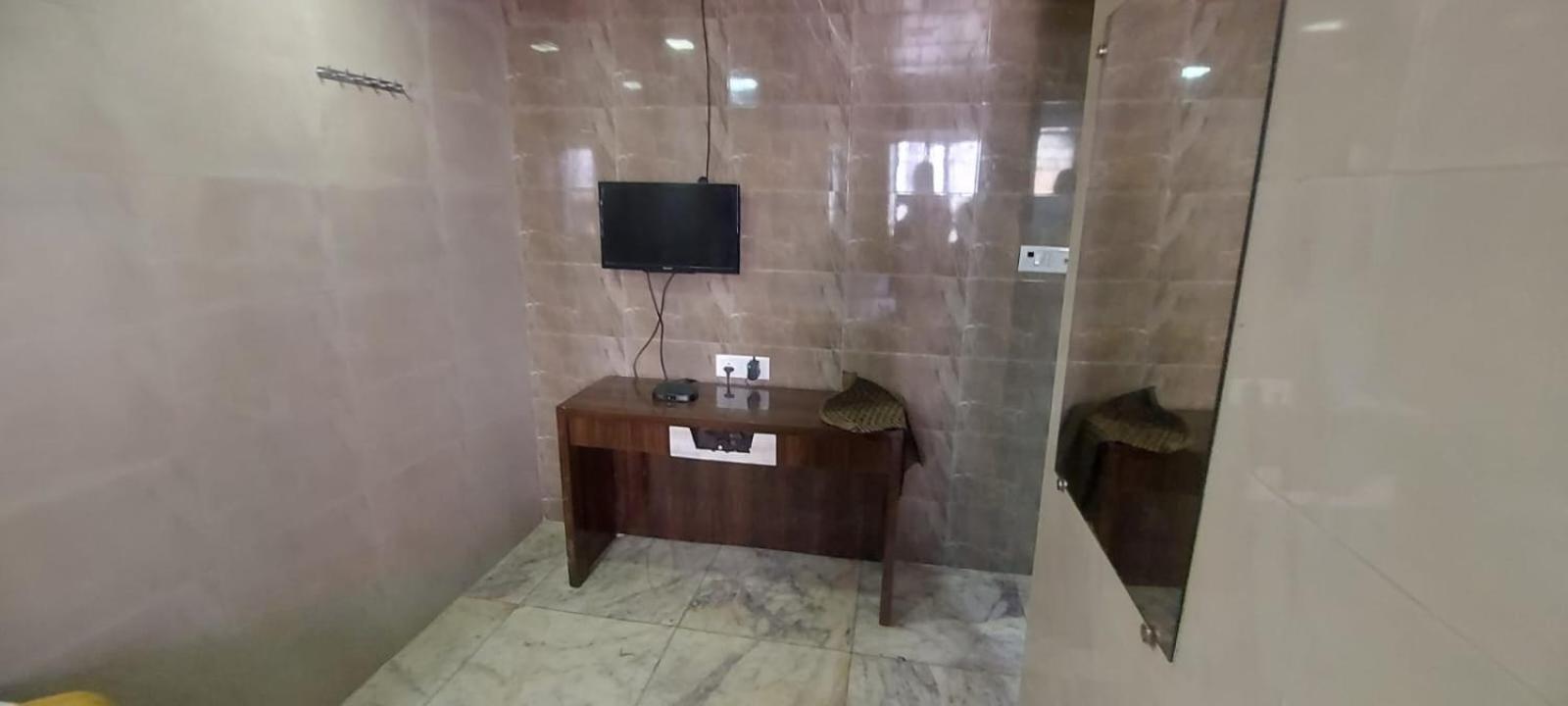 Glitz Hotels Sai Guest House - Nr Inorbit Mall Vashi Navi Mumbai Exterior photo